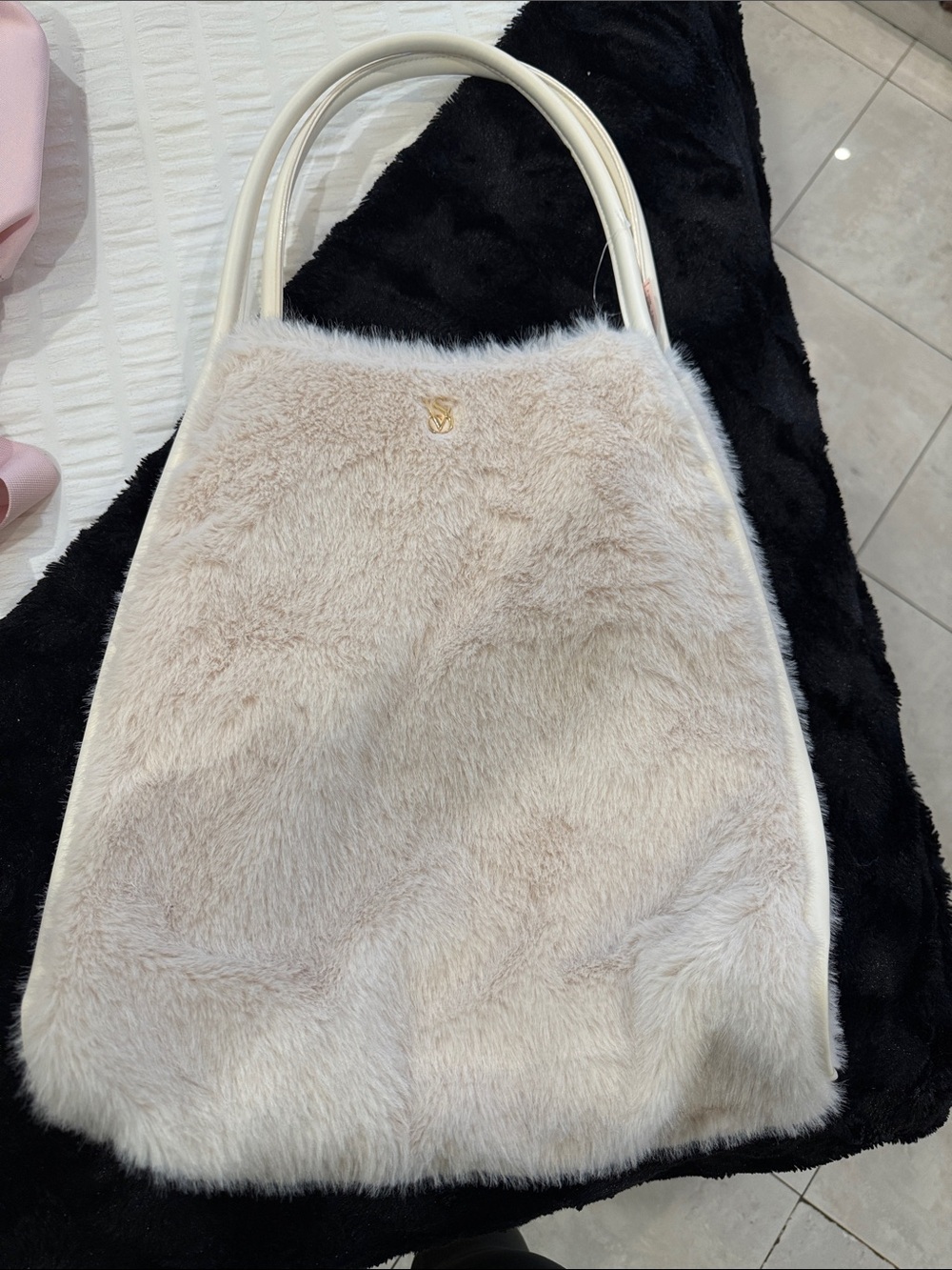 Plush Faux Fur Tote Bag in Cream